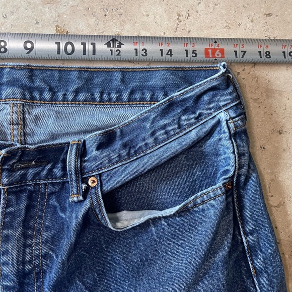 Classic Blue Levi’s Denim Jeans - Picture 4 of 6